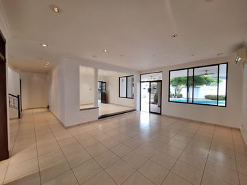 Casa en  venta de 5 dormitorios en Urb. Tennis Club, Samborondón