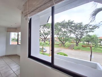 Casa en  venta de 5 dormitorios en Urb. Tennis Club, Samborondón