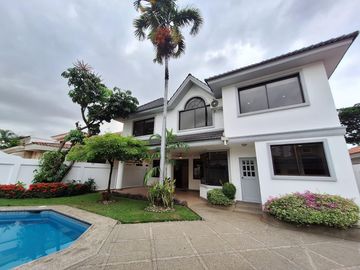 Casa en  venta de 5 dormitorios en Urb. Tennis Club, Samborondón