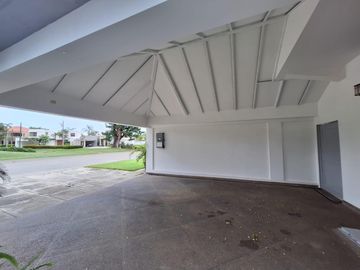 Casa en  venta de 5 dormitorios en Urb. Tennis Club, Samborondón