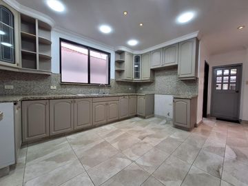 Casa en  venta de 5 dormitorios en Urb. Tennis Club, Samborondón