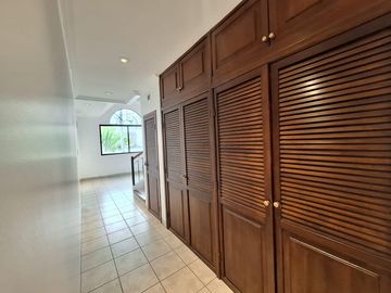 Casa en  venta de 5 dormitorios en Urb. Tennis Club, Samborondón