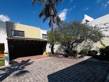 Casa en  Venta Calzada Farol Fraccionamiento Santa Cruz Guadalpue