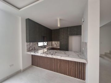Casa en venta de 3 dormitorios, Urb. San Antonio ,Vía Samborondón RRR