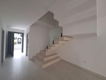 Casa en venta de 3 dormitorios, Urb. San Antonio ,Vía Samborondón RRR