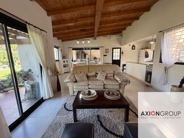 Casa en venta de 2 dormitorios c/ cochera en Villa Elisa