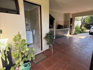 Casa en venta de 2 dormitorios c/ cochera en Villa Elisa