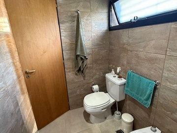 Casa en venta de 2 dormitorios c/ cochera en Villa Elisa