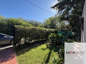Casa en venta de 2 dormitorios c/ cochera en Villa Elisa