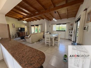 Casa en venta de 2 dormitorios c/ cochera en Villa Elisa