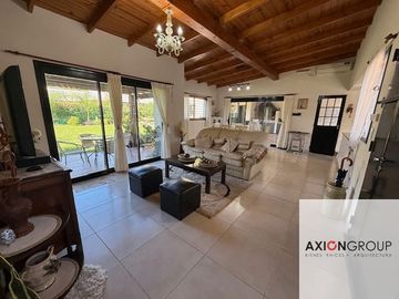 Casa en venta de 2 dormitorios c/ cochera en Villa Elisa