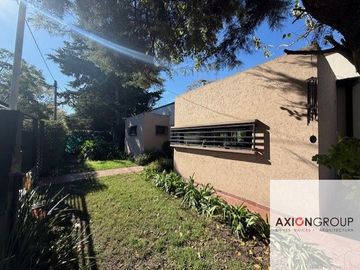 Casa en venta de 2 dormitorios c/ cochera en Villa Elisa