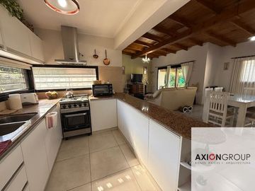 Casa en venta de 2 dormitorios c/ cochera en Villa Elisa