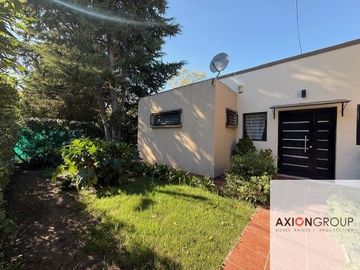 Casa en venta de 2 dormitorios c/ cochera en Villa Elisa