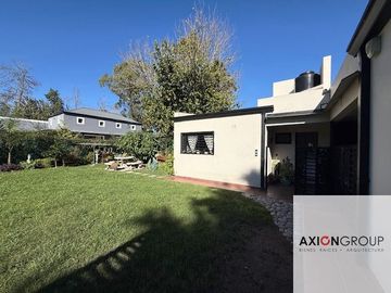 Casa en venta de 2 dormitorios c/ cochera en Villa Elisa