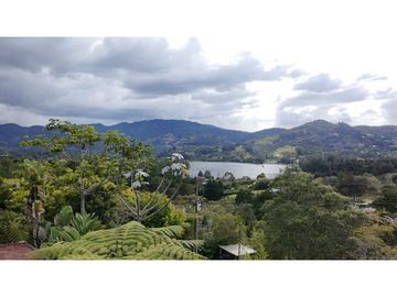 Venta de Hermosa Casa en El Retiro Con Vista a la Represa