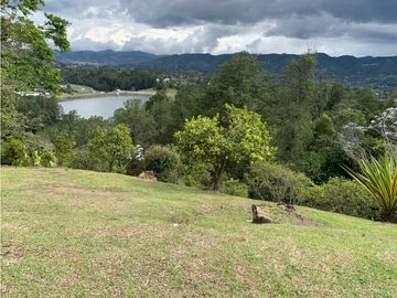 Venta de Hermosa Casa en El Retiro Con Vista a la Represa