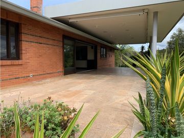 Venta de Hermosa Casa en El Retiro Con Vista a la Represa