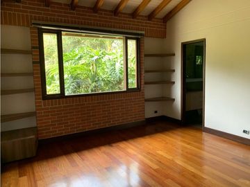 Venta de Hermosa Casa en El Retiro Con Vista a la Represa