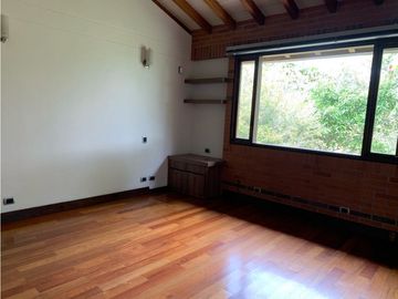 Venta de Hermosa Casa en El Retiro Con Vista a la Represa