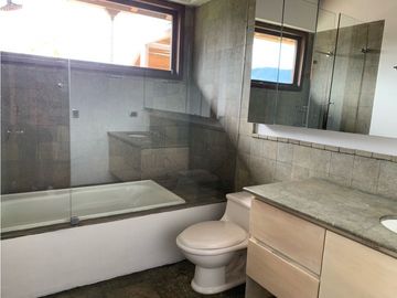 Venta de Hermosa Casa en El Retiro Con Vista a la Represa