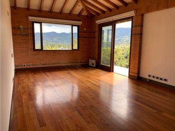Venta de Hermosa Casa en El Retiro Con Vista a la Represa