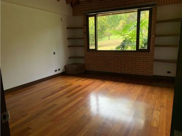Venta de Hermosa Casa en El Retiro Con Vista a la Represa