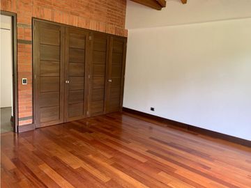 Venta de Hermosa Casa en El Retiro Con Vista a la Represa