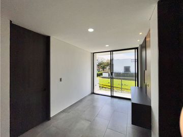HERMOSA CASA ESQUINERA EN CONDOMINIO - ALFAGUARA JAMUND