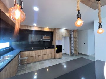 HERMOSA CASA ESQUINERA EN CONDOMINIO - ALFAGUARA JAMUND
