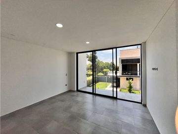 HERMOSA CASA ESQUINERA EN CONDOMINIO - ALFAGUARA JAMUND