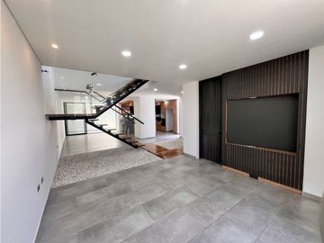 HERMOSA CASA ESQUINERA EN CONDOMINIO - ALFAGUARA JAMUND