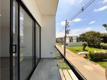 HERMOSA CASA ESQUINERA EN CONDOMINIO - ALFAGUARA JAMUND