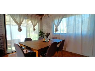 Parcela de 5.700 m2, con casa de 144 m2., en La Cruz.