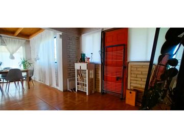 Parcela de 5.700 m2, con casa de 144 m2., en La Cruz.