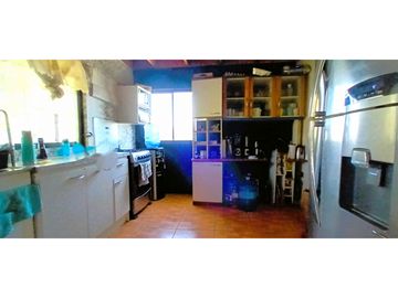 Parcela de 5.700 m2, con casa de 144 m2., en La Cruz.