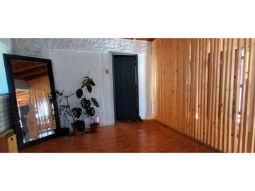 Parcela de 5.700 m2, con casa de 144 m2., en La Cruz.