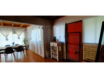 Parcela de 5.700 m2, con casa de 144 m2., en La Cruz.