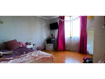 Parcela de 5.700 m2, con casa de 144 m2., en La Cruz.