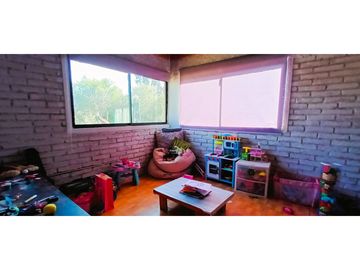 Parcela de 5.700 m2, con casa de 144 m2., en La Cruz.