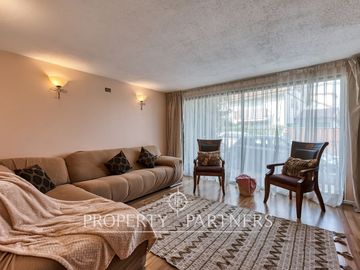 Estoril, Casa de 3 pisos con excelente conectividad ubicada en pasaje tranquilo