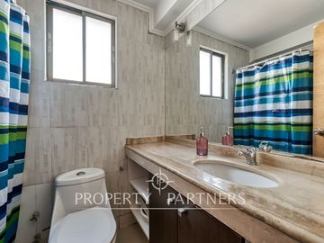 Estoril, Casa de 3 pisos con excelente conectividad ubicada en pasaje tranquilo