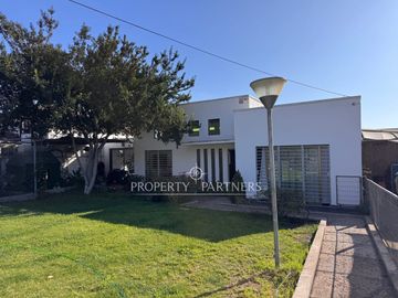 Arriendo Propiedad Remodelada Con Potencial Comercial Avda. Juan Cisternas