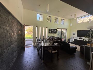 Arriendo Propiedad Remodelada Con Potencial Comercial Avda. Juan Cisternas