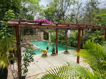Penthouse amueblado en venta en Chemuyil