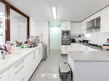 Casa en Venta en Av. Pedro Lira Urquieta, Lo Barnechea
