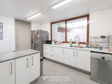 Casa en Venta en Av. Pedro Lira Urquieta, Lo Barnechea