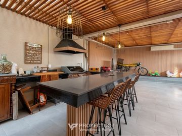 Casa en Venta en Av. Pedro Lira Urquieta, Lo Barnechea