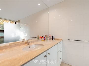 Casa en Venta en Av. Pedro Lira Urquieta, Lo Barnechea
