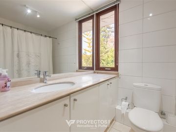 Casa en Venta en Av. Pedro Lira Urquieta, Lo Barnechea